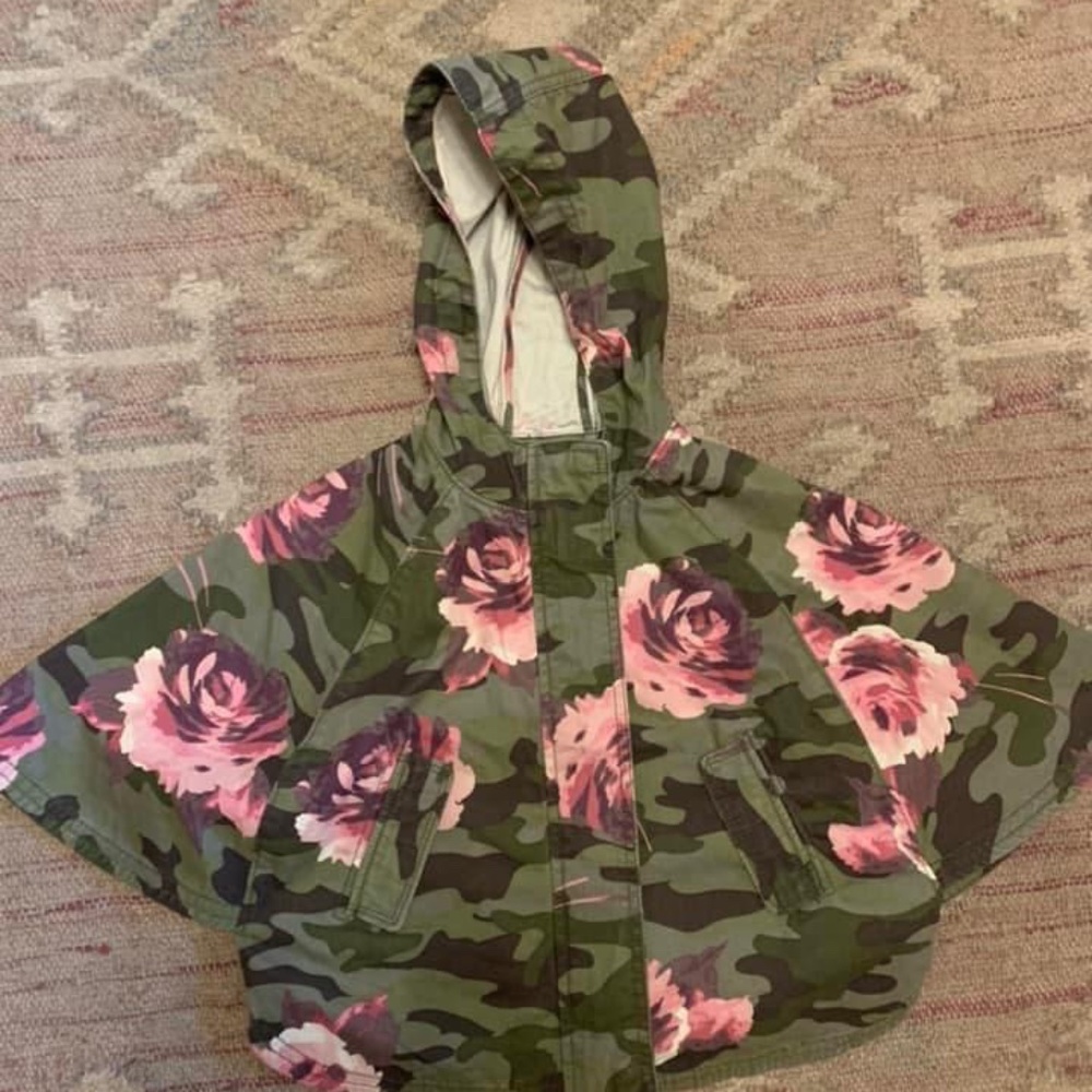 Excellent used condition floral camouflage Gap poncho
